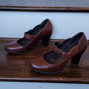 EUC Born Leather Heels w/Strap 8